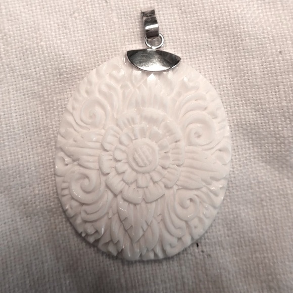 HAND-CARVED Pendant SS Chain - Picture 1 of 8